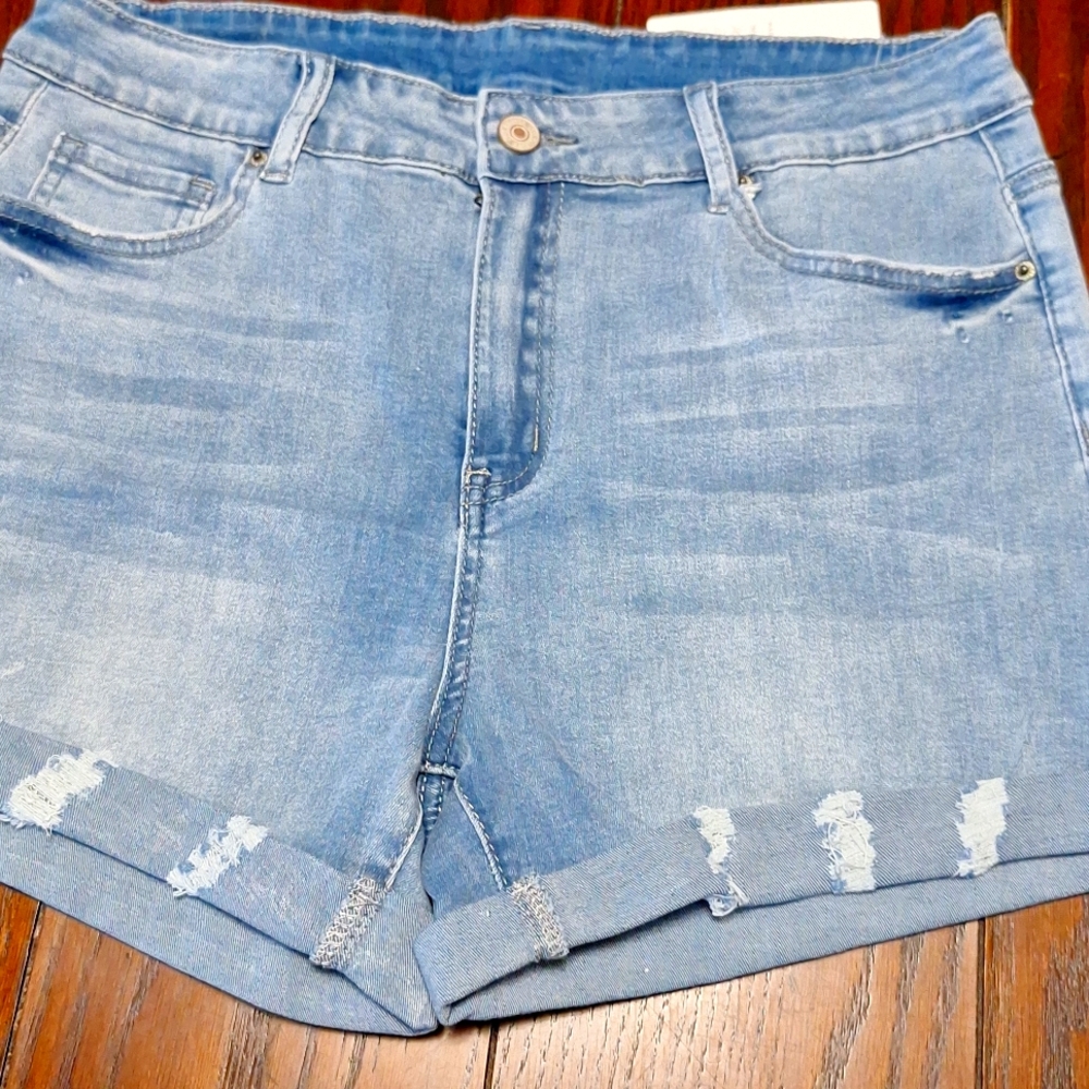 NEW!!  NXH DENIM SHORTS SIZE LARGE.